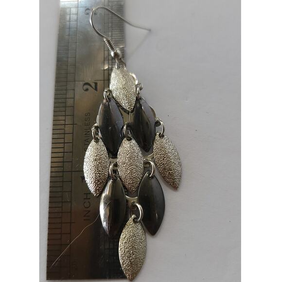 Vintage Silver-Tone Leaf Dangle Earrings - Elegant Retro Charm - Picture 2 of 12
